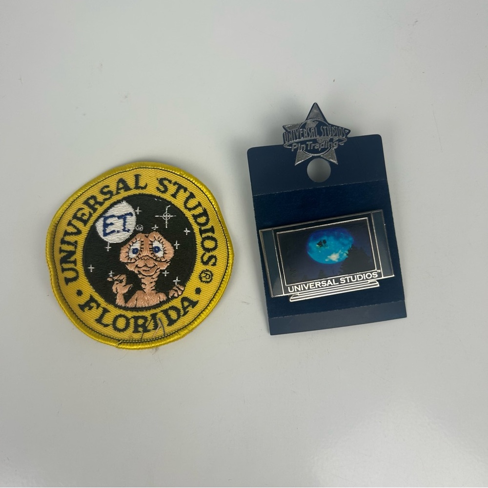 Universal Studios E.T. Pin And Patch Set - image 1